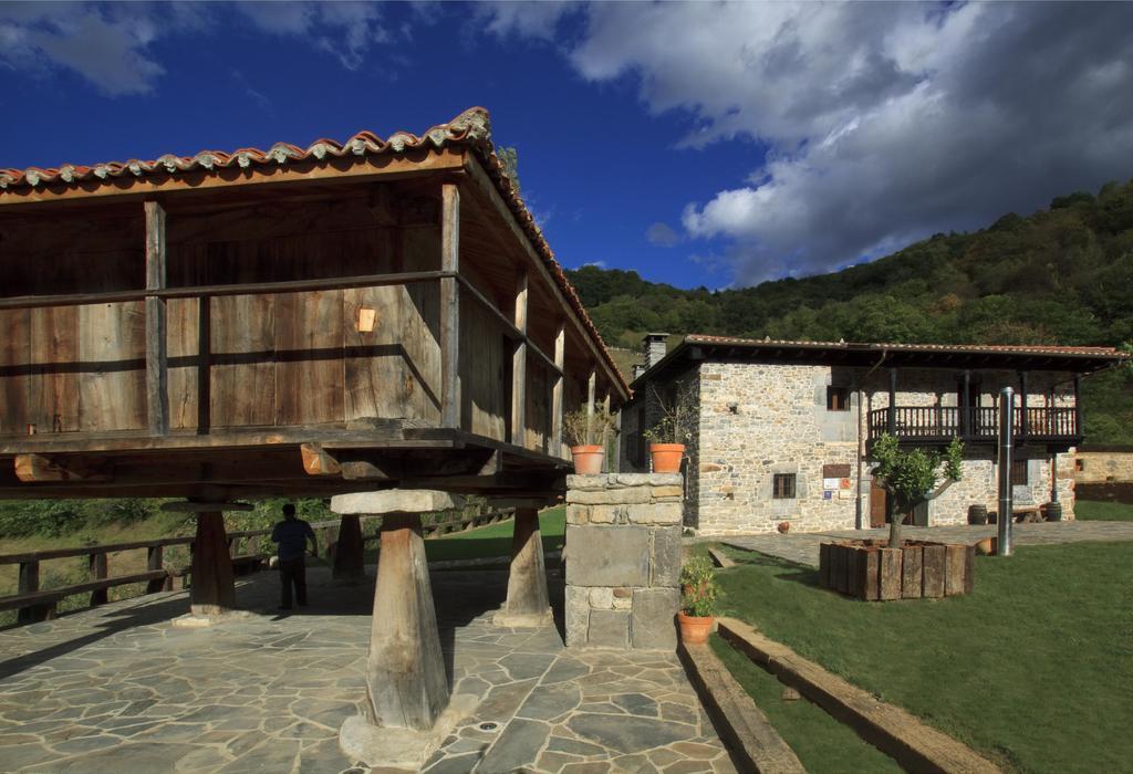 Casona De El Castaniu Hotel Serrapio Exterior photo